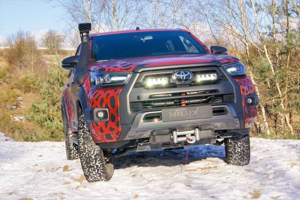 LAZER LAMPS Kühlergrill-Kit TOYOTA Hilux Invincible X (2021+) Triple-R 750 Gen2