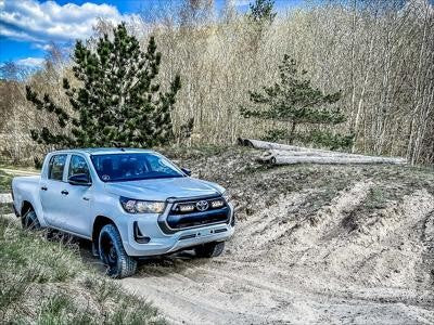 LAZER LAMPS Kühlergrill-Kit TOYOTA Hilux Revo /Invincible (2021+) Triple-R 750 Gen2