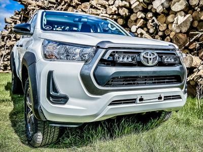 LAZER LAMPS Kühlergrill-Kit TOYOTA Hilux Revo /Invincible (2021+) Triple-R 750 Gen2