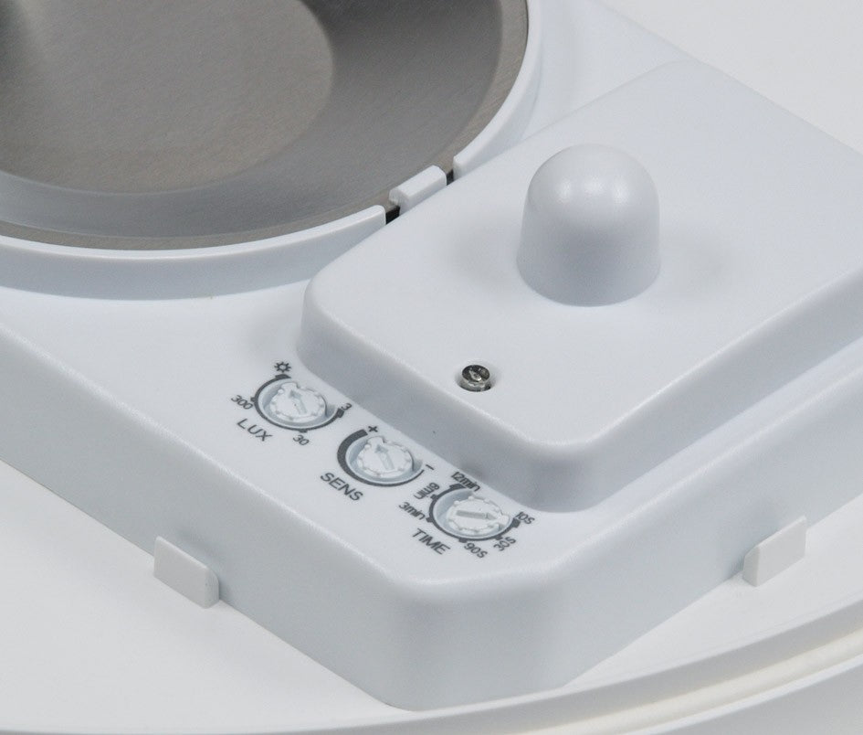 LED wall/ceiling light IP44 for E27 HF motion detector