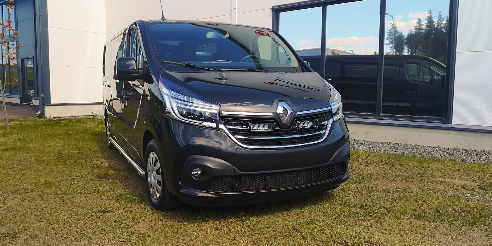 LAZER LAMPS Grille Kit for Renault Trafic (2019+) Triple-R 750 Elite Gen2