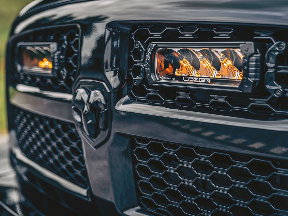 LAZER LAMPS Kühlergrill-Kit Dodge RAM 1500 Classic 2013+ Triple-R 750 Gen2