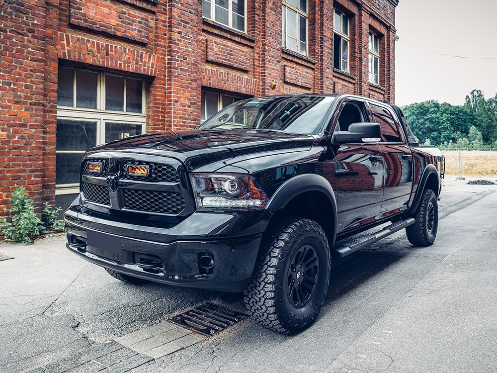 LAZER LAMPS Kühlergrill-Kit Dodge RAM 1500 Classic 2013+ Triple-R 750 Gen2